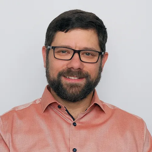 Ralf Kleindienst - CEO